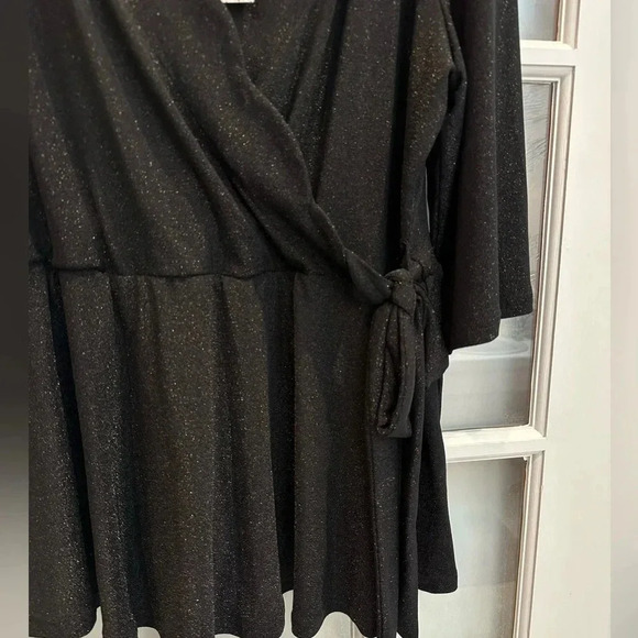 Andree by Unit Women's Metallic Black Wrap Front Stretch Top Plus Size 1X NWT - Picture 6 of 14